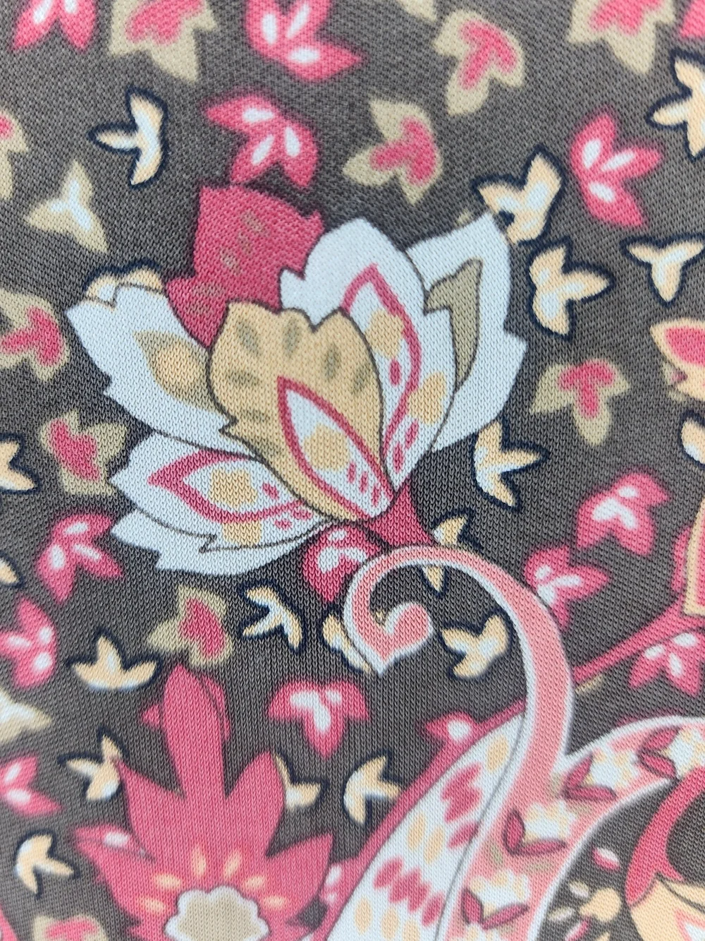 Women’s Sleeveless V-Neck Paisley Print Top in Pink and Black - Picture 6 of 6